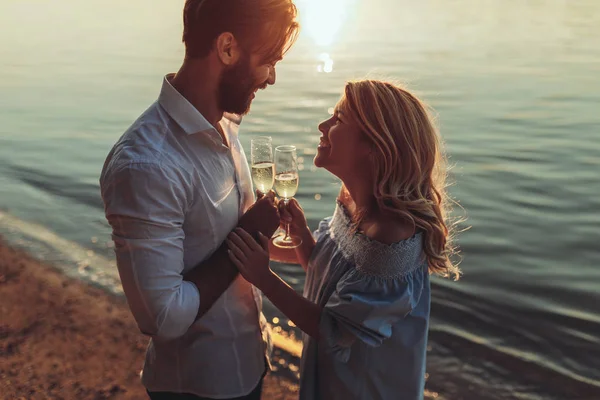 Beautiful Couple Having Fun Date Outdoors Sunset — Stock Photo, Image