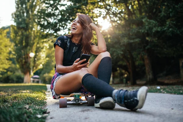 Portrait Teenage Girl Using Mobile Phone Sitting Skateboard — Stock Photo, Image