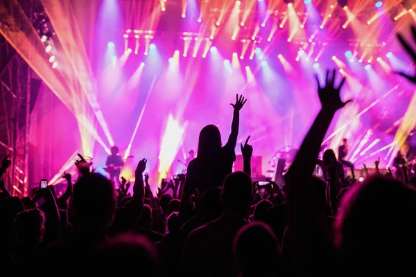 Multidões Levantando Mãos Festival Música — Fotografia de Stock