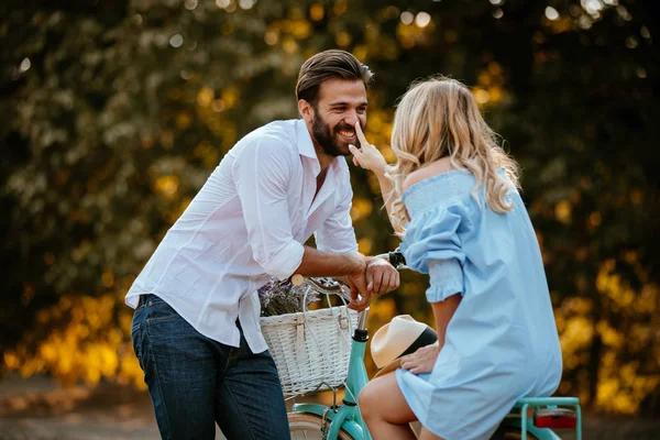 Happy Couple Love Enjoying Time Together Outdoors — Stock Photo, Image