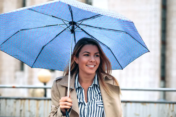 Smiling Young Woman Holding Umbrella Outdoors — Stock Photo, Image