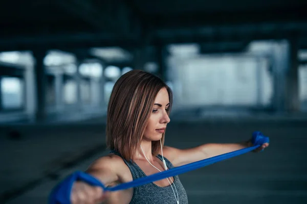 Shot Beautiful Athlete Woman Doing Some Stretching Exercises Stretching Strap — Stock Photo, Image