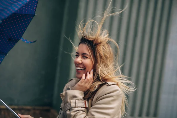 Mulher Bonita Com Guarda Chuva Dia Chuvoso — Fotografia de Stock