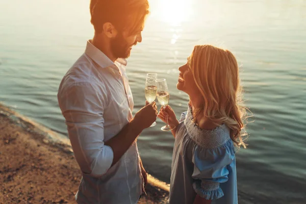 Cheerful Young Couple Toasting Glasses Wine Outdoors River — Stock Photo, Image