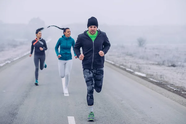 Colpo Atleta Che Corre Strada Inverno — Foto Stock