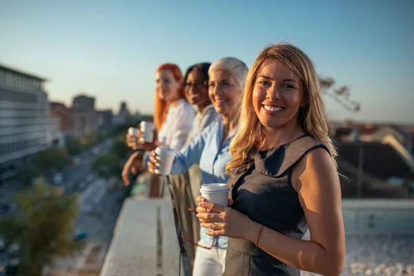 Team Beautiful Businesswomen Relaxing Rooftop Office — Stock Photo, Image