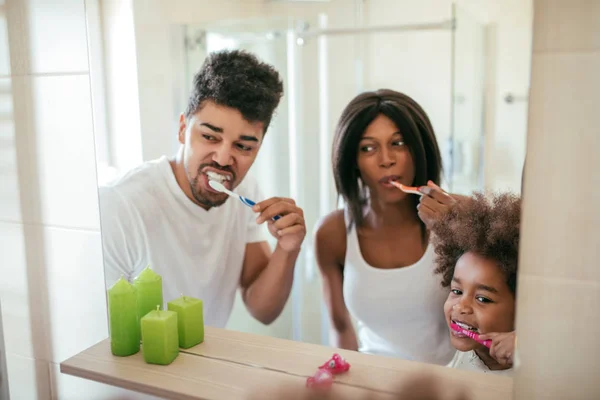 Family Brushing Teeth Together Bathroom — Stock Photo, Image