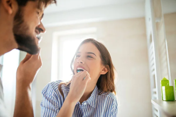 Shot Young Couple Brushing Teeth — Stock Photo, Image