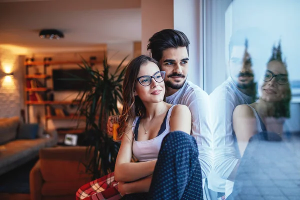 Smiling Young Couple Bonding Home — Stock Photo, Image