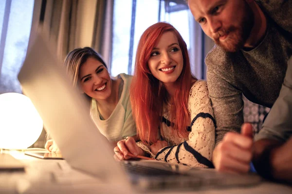 Group Friends Looking Computer Screen — Stock Photo, Image