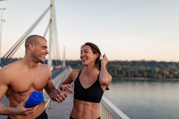Young Couple Having Laugh While Exercising — Stock Photo, Image