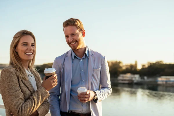 Close Van Portret Van Vrienden Genieten Van Onderbreking Van Vergadering — Stockfoto