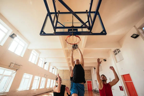 Foto Basketbalistů Fotografování Interiérech — Stock fotografie