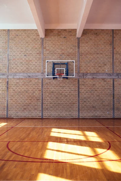 Shot Van Een Lege Basketbalveld Binnenshuis — Stockfoto