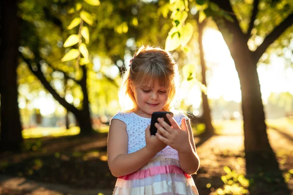 Close Girl Having Fun Park Her Mobile Phone — Stock Photo, Image