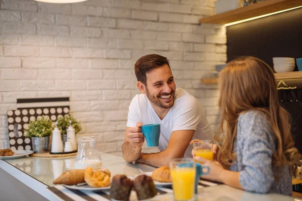 Couple Eating Breakfast Early Morning Kitchen Having Good Time — Stock Photo, Image