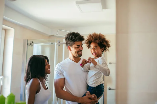 Retrato Família Afro Americana Feliz Sorrindo Divertindo Casa — Fotografia de Stock