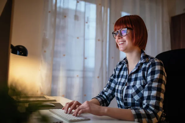 Portrait Young Businesswoman Wearing Glasses Working Home — Stock Photo, Image