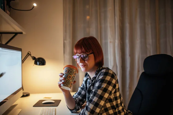 Young Female Hipster Enjoying Coffee Break Home — Stock Photo, Image