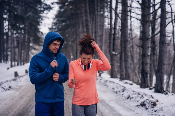 Foto Atletisk Par Kul Tidig Morgon Träning Rutin Skogen — Stockfoto