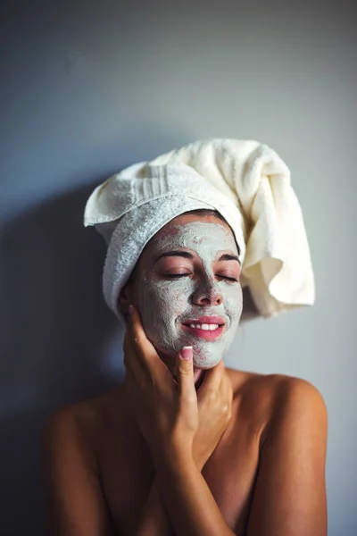 Cropped Shot Flawlessly Beautiful Young Woman Applying Mask Her Face — Stock Photo, Image