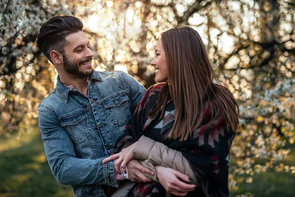 Portrait Young Couple Having Fun Park — Stock Photo, Image