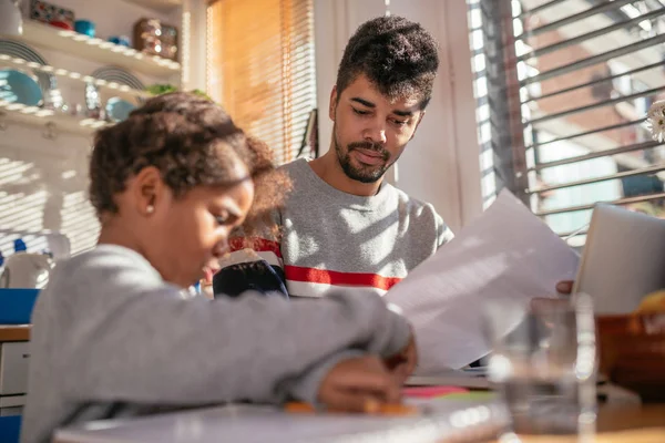 Papá Chica Afroamericana Pasan Tiempo Educación — Foto de Stock