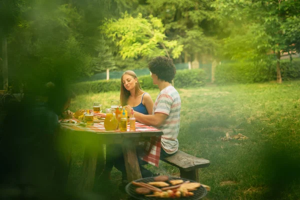 Friends Having Fun Lunch Outdoors — Stock Photo, Image