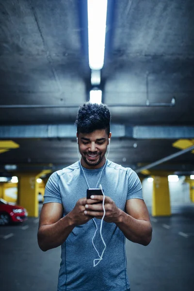 Shot Smiling African American Young Athlete Man Listening Music — Stock Photo, Image