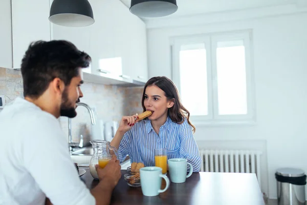 Portrait Young Couple Having Breakfast Together Home — Stock Photo, Image