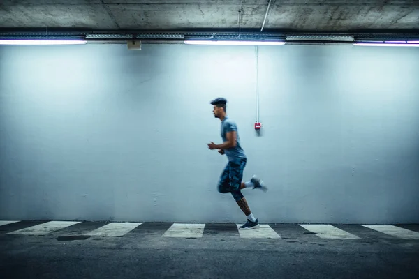 Στιγμιότυπο Από Ένα Αρσενικό Αθλητής Τρέχει — Φωτογραφία Αρχείου