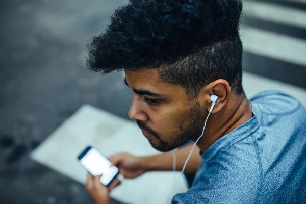 Close Portrait Athlete Man Listening Music Using Mobile Phone — Stock Photo, Image