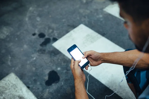 Athlete Man Using Mobile Phone — Stock Photo, Image