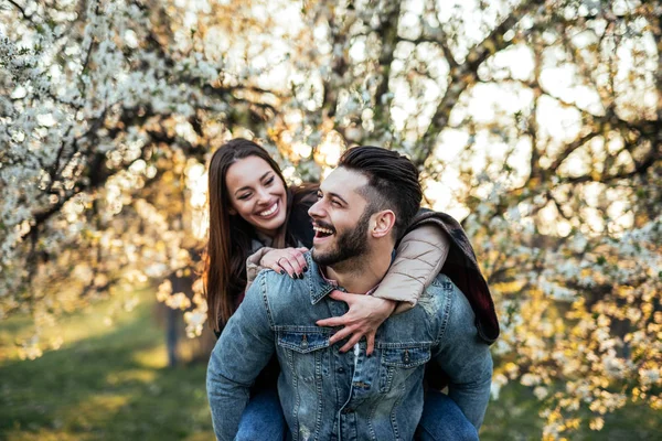 Shot Happy Young Couple Having Fun Park Sunset — Stock Photo, Image