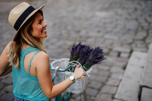 Portrait Beautiful Woman Riding Bicycle Bouquet Flowers — Stock Photo, Image