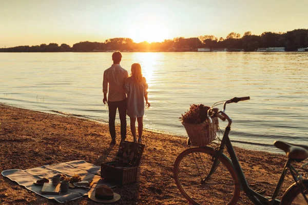 Rear View Couple Watching Sunset Next River — Stock Photo, Image