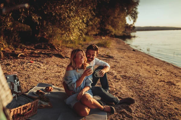 Couple Love Enjoying Coffee Time Picnic — Stock Photo, Image
