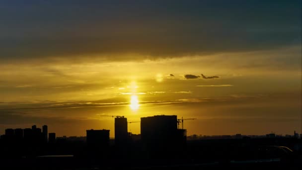 Rot Oranger Sonnenuntergang Über Der Stadt Farbe Zeitraffer — Stockvideo