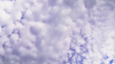 Kümülüs bulutları yoğun mavi gökyüzü ile hızlı zaman kavrayışı, HD Cumulus bulutları yoğun mavi gökyüzü ile hızlı zaman kavrayışı. renk 50fps