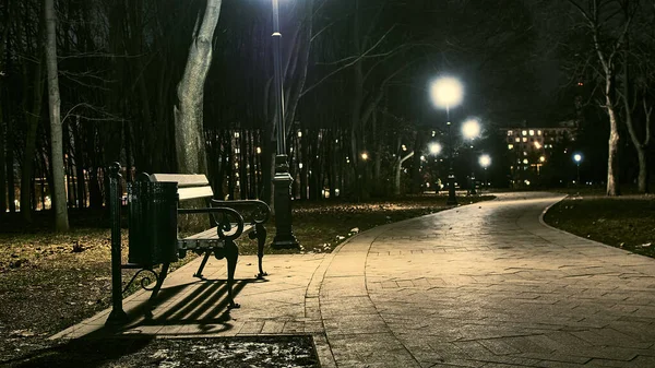 Prázdné Večerní Ulice Lilac Parku Moskvě — Stock fotografie
