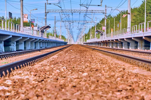 Järnvägsspår Tom Över Plattformen — Stockfoto