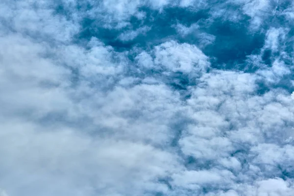 Derin Gökyüzünde Güzel Bulutlar Genel Plan Renk — Stok fotoğraf
