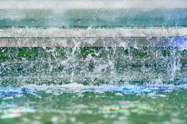 Çeşmeden akan su. genel plan.