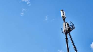 Hücre kulesine servis.