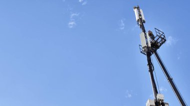 Hücre kulesine servis.