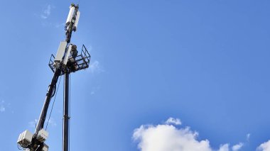 Hücre kulesine servis.