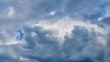 Gökyüzünde güzel şehvetli bir bulut