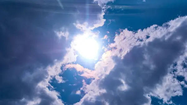 Beautiful Sun Shines Clouds — Stock Photo, Image