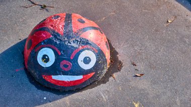 Yaya bölgesi için beton yarıküre.