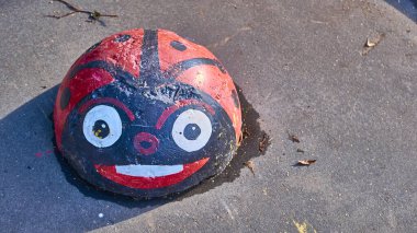 Yaya bölgesi için beton yarıküre.